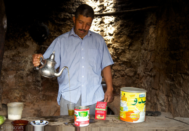 pouring tea / ouirgane, morocco