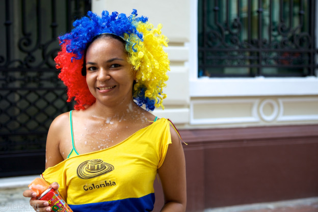 mujer con espuma / cartagena, colombia